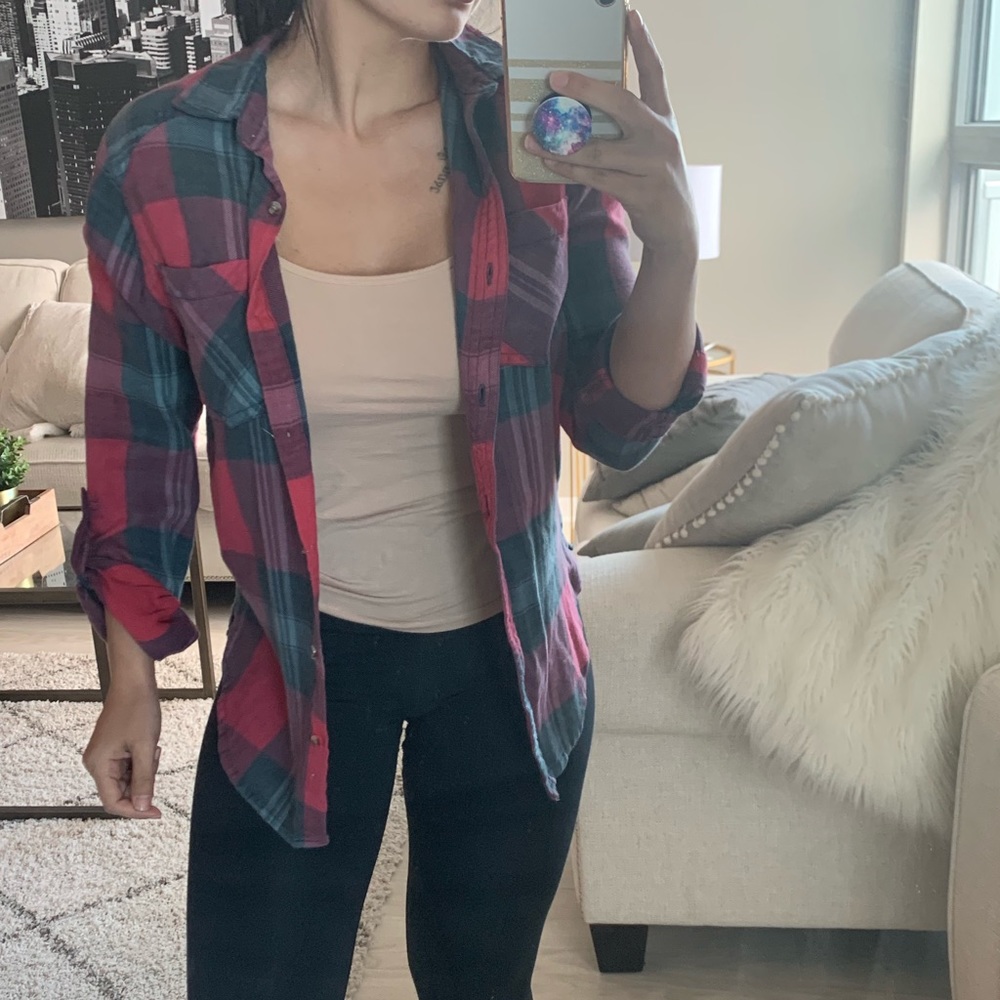 Red/pink Checkered flannel size small